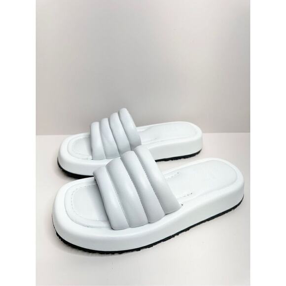 P448 Slides Size US 7 New With Box Womens White‎ Color Summer Sandals - Picture 3 of 12